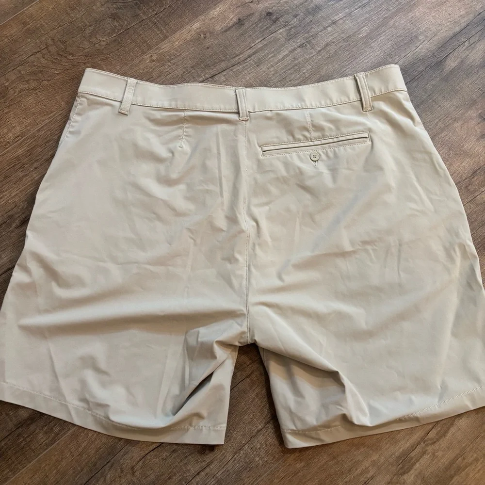 RHONE Men's Size 38 Flat Front Gray Shorts Golf Outdoor Resort Dress‎